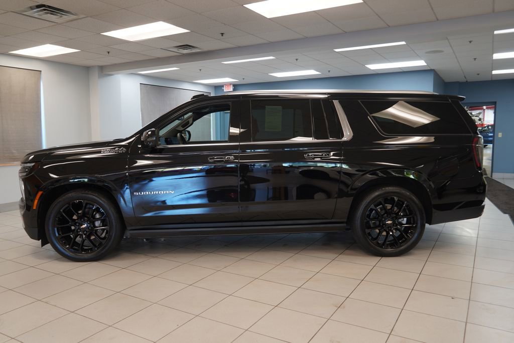 Used 2025 Chevrolet Suburban High Country AWD/4WD image 2