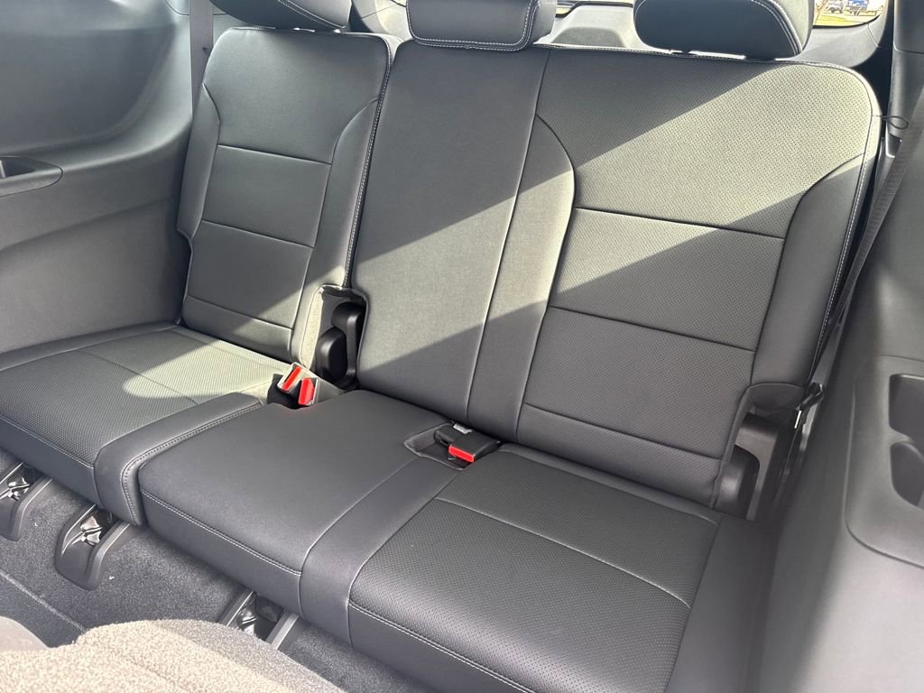 New 2026 Chevrolet Traverse LT w/ Midnight/Sport Edition image 12