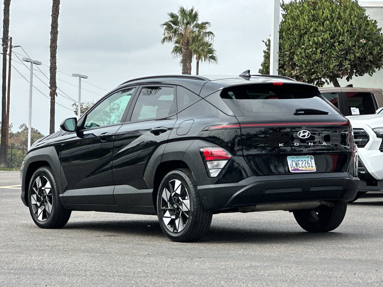 Used 2025 Hyundai Kona SEL FWD image 3