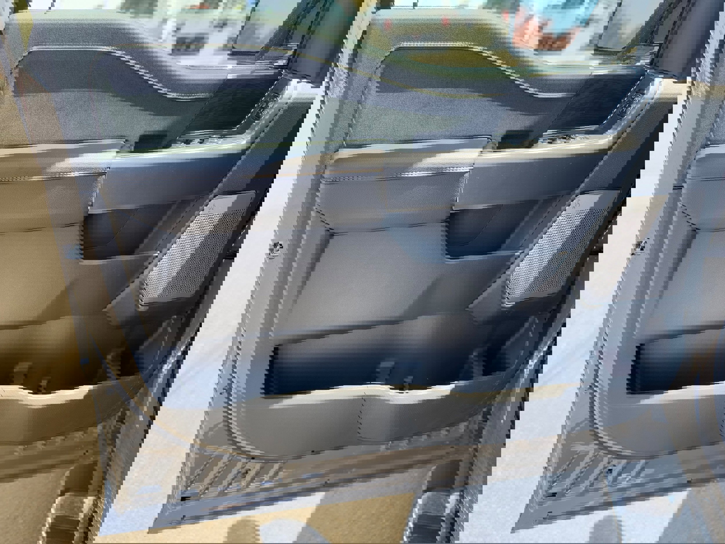 New 2025 Ford F150 Lariat w/ Equipment Group 501A Mid image 14