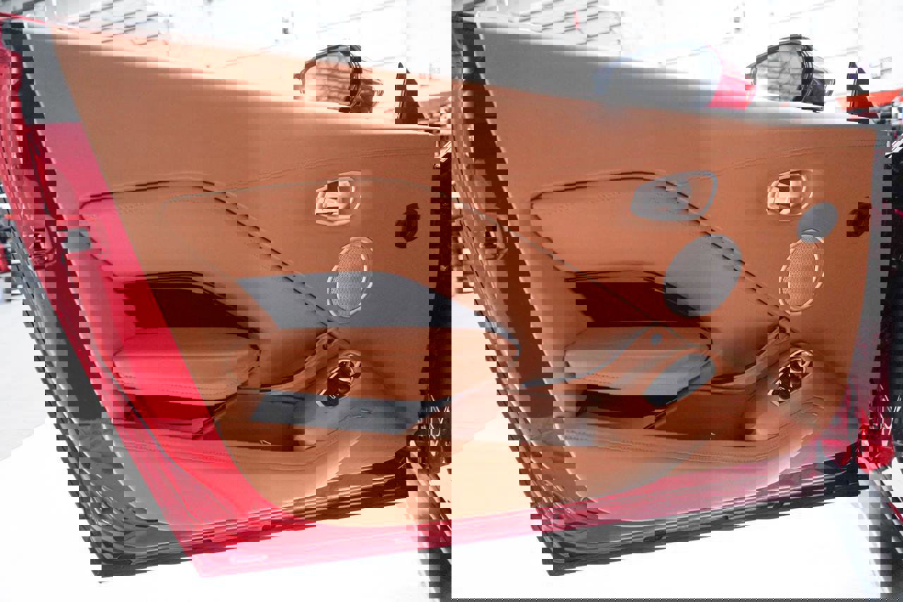 Used 2020 Aston Martin V8 Vantage Coupe image 10