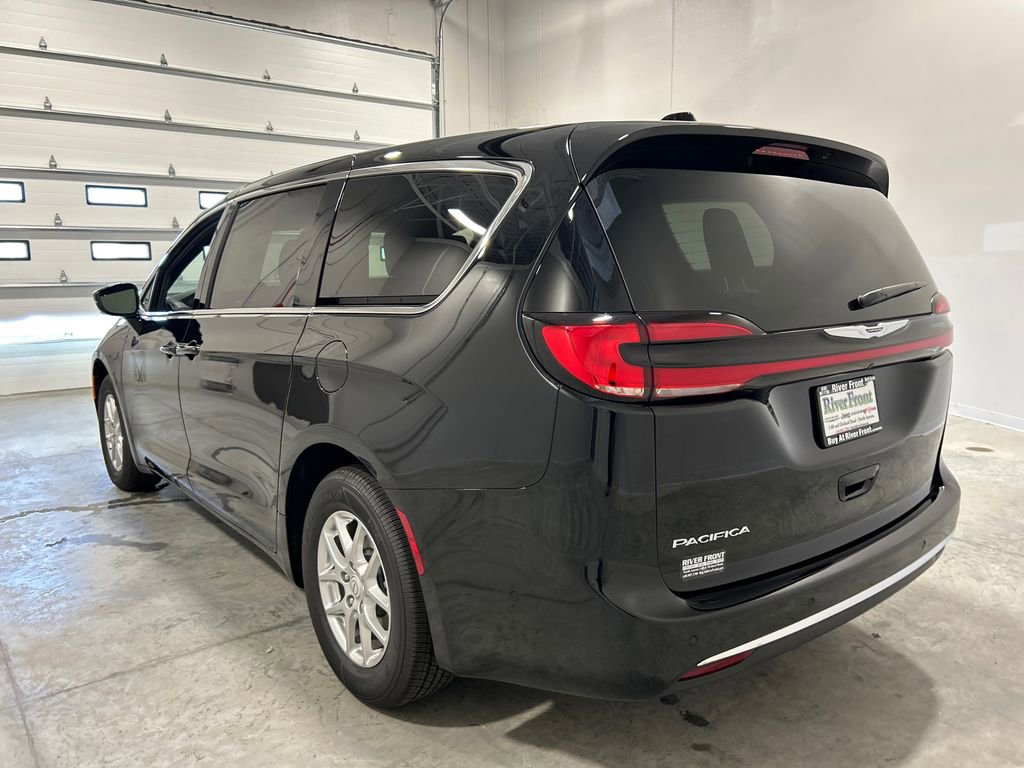 New 2025 Chrysler Pacifica Select image 8