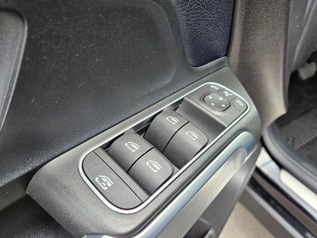 Used 2020 Mercedes-Benz GLB 250 4MATIC image 15