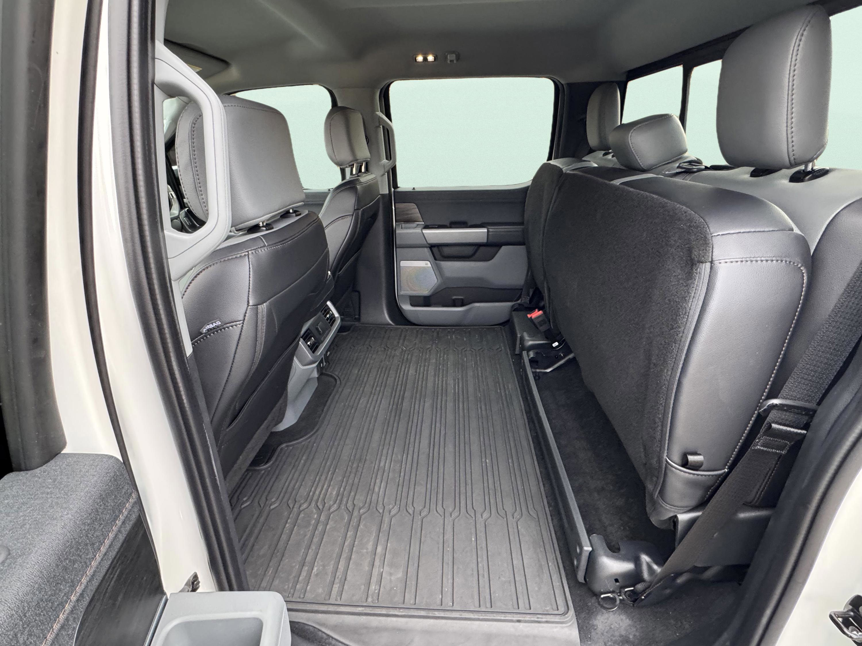 Used 2025 Ford F150 Lariat w/ Equipment Group 501A Mid image 28