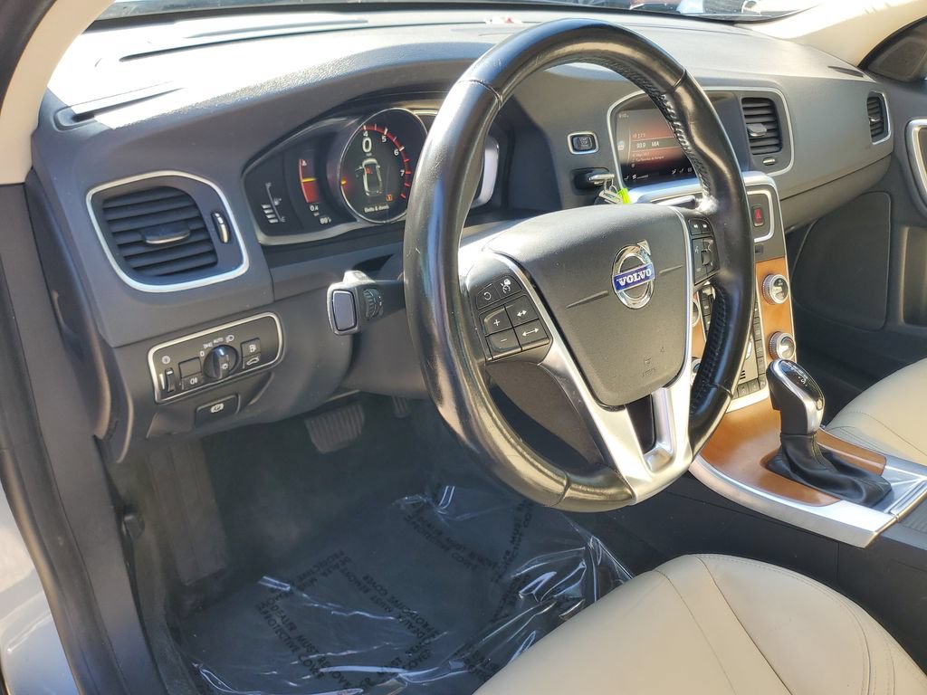 Used 2017 Volvo S60 T5 Inscription Platinum w/ Climate Package FWD image 18