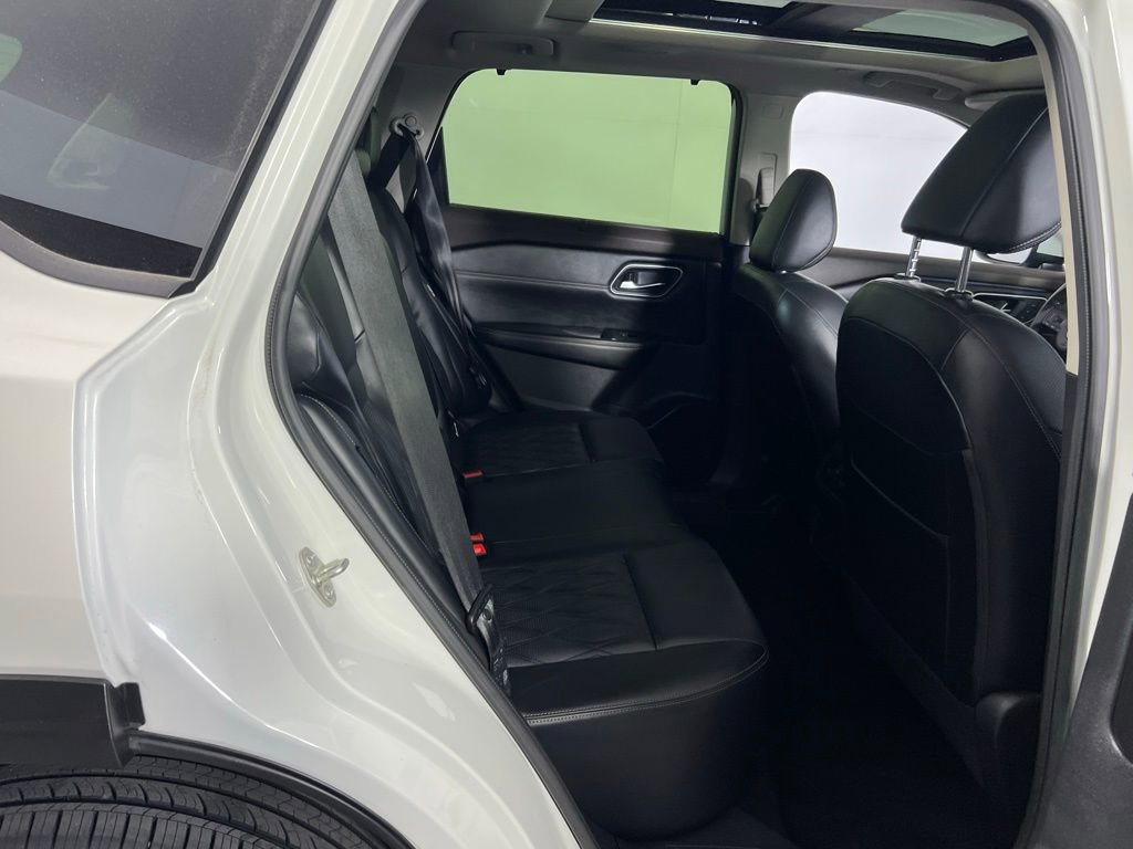 Used 2023 Nissan Rogue Platinum image 33