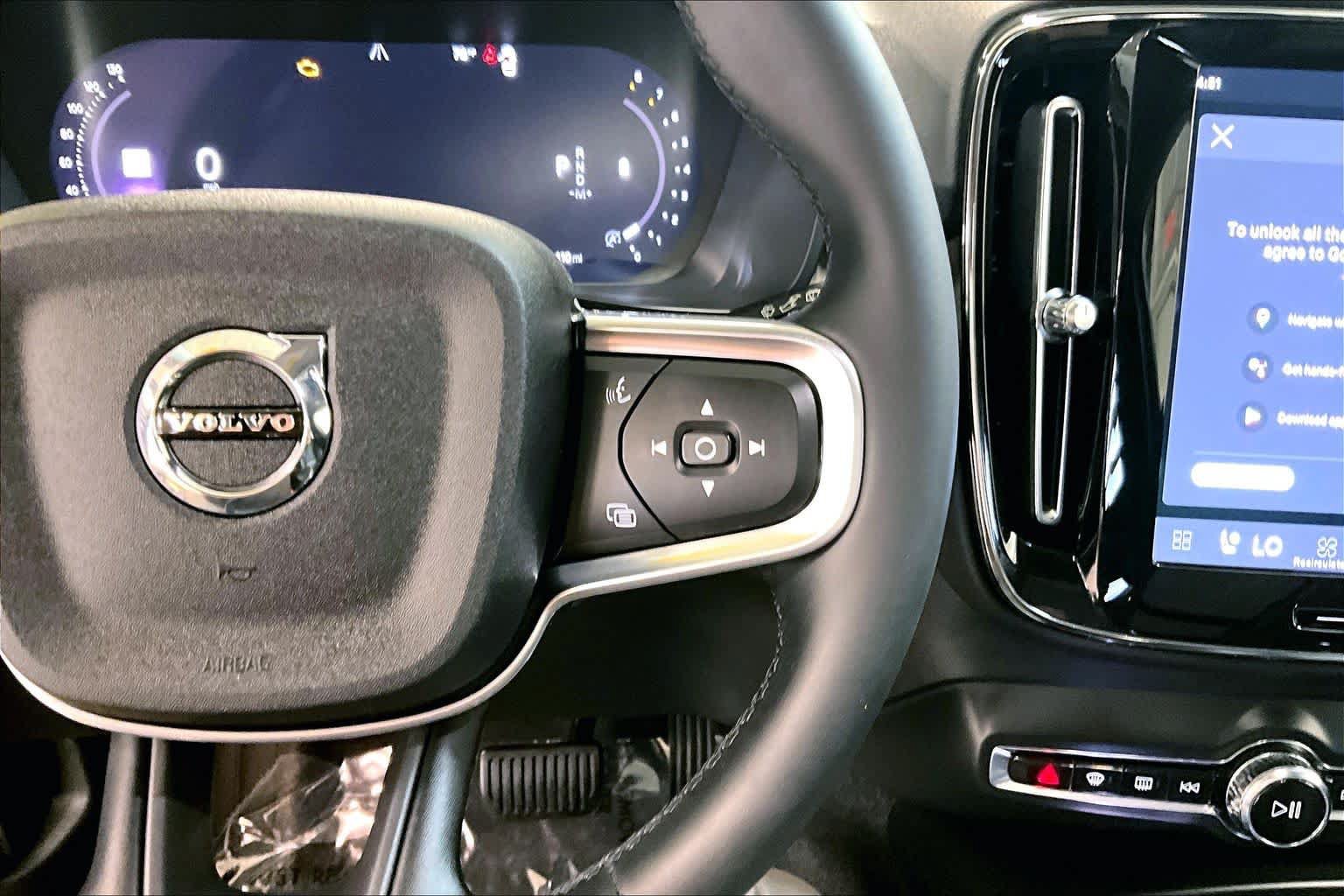 Certified 2023 Volvo XC40 B5 Ultimate w/ Climate Package AWD/4WD image 24