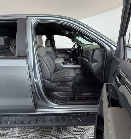 Used 2023 Chevrolet Silverado 1500 ZR2 w/ Technology Package AWD/4WD image 6