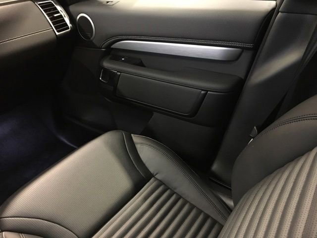 New 2024 Land Rover Discovery Dynamic SE image 27