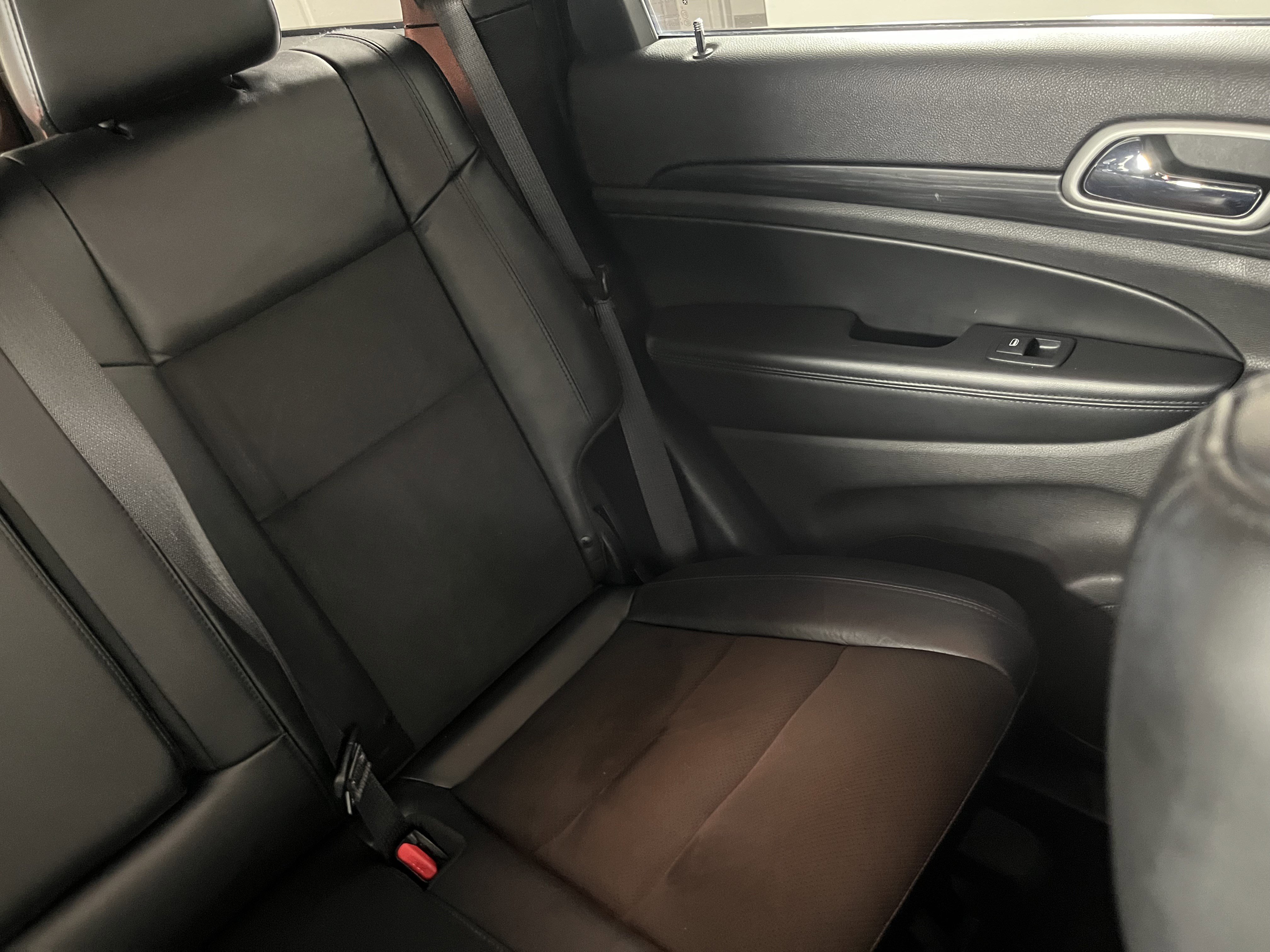 Used 2020 Jeep Grand Cherokee Altitude AWD/4WD image 23