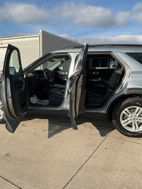 Used 2024 Ford Explorer XLT w/ Equipment Group 202A image 18
