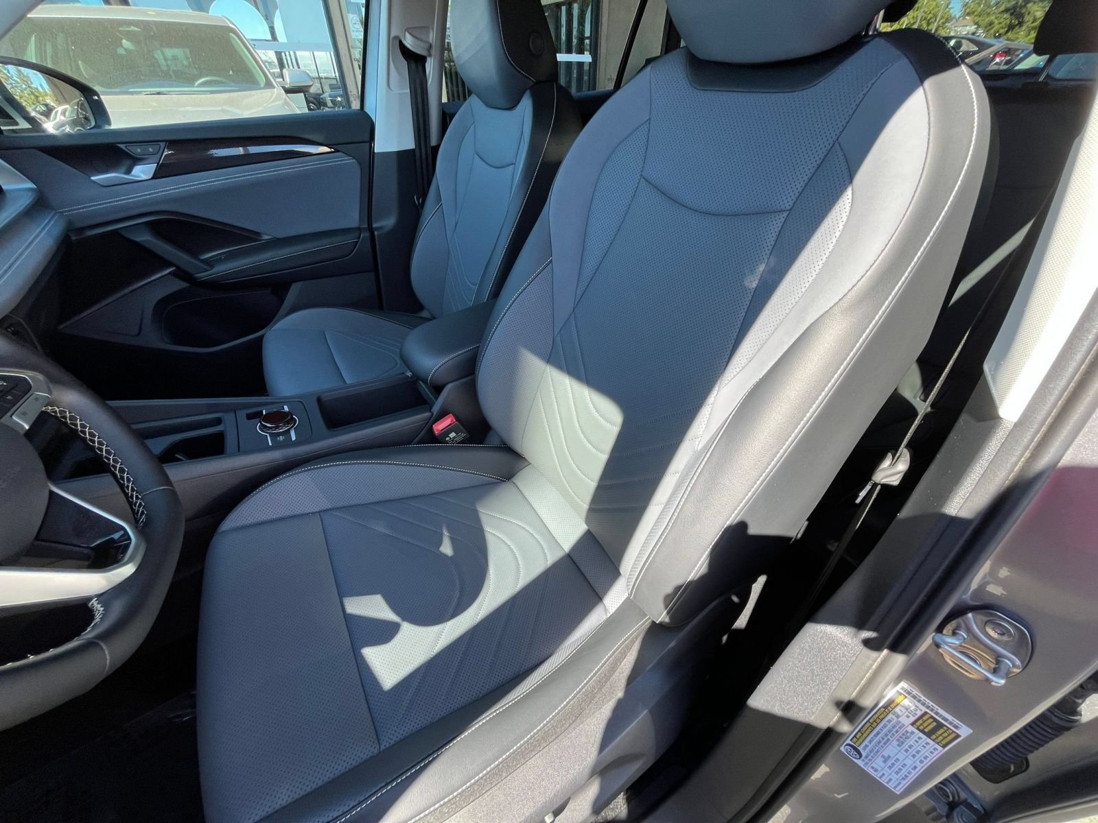 Used 2026 Volkswagen Tiguan SE AWD/4WD image 38