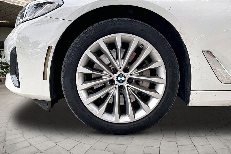 Used 2023 BMW 530i image 7