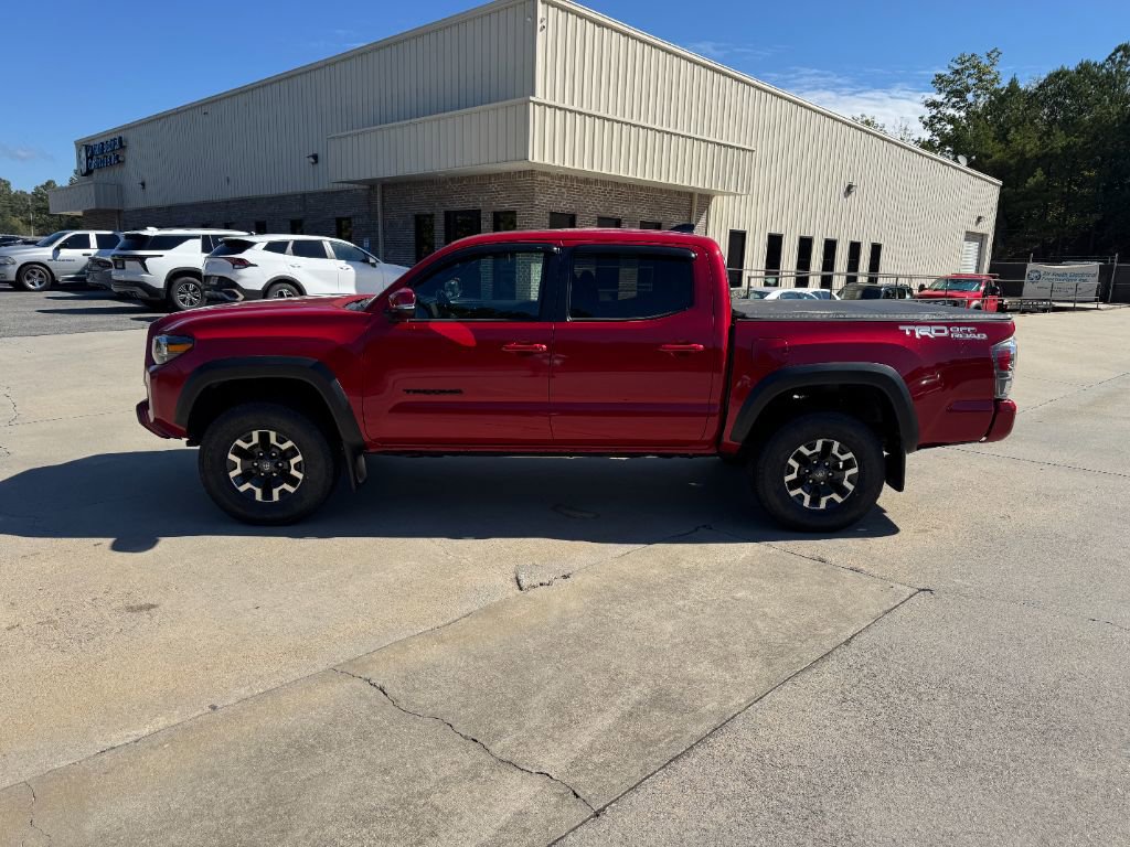 Used 2022 Toyota Tacoma TRD Off-Road image 2
