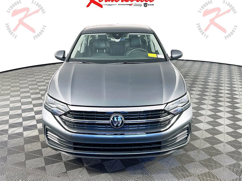 Used 2024 Volkswagen Jetta SE image 2