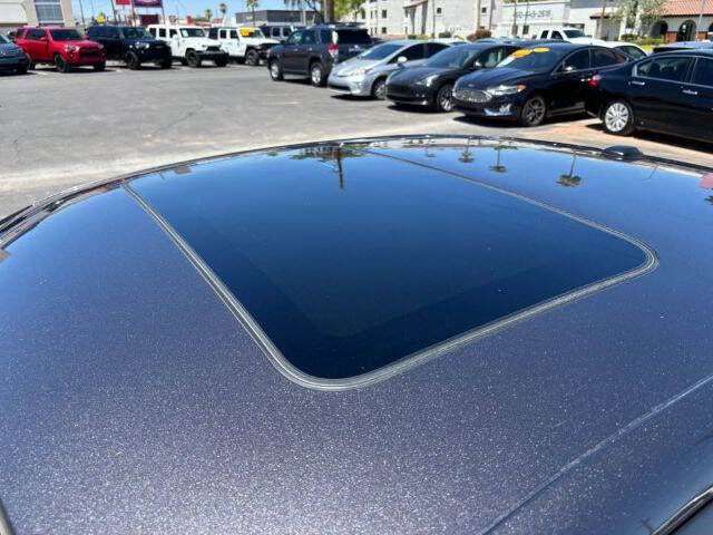 Used 2017 Dodge Charger SE w/ Power Sunroof Group AWD/4WD image 10