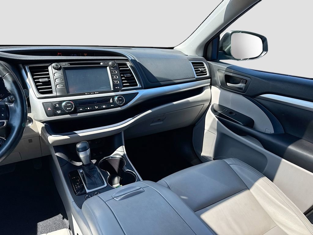 Used 2018 Toyota Highlander XLE AWD/4WD image 22