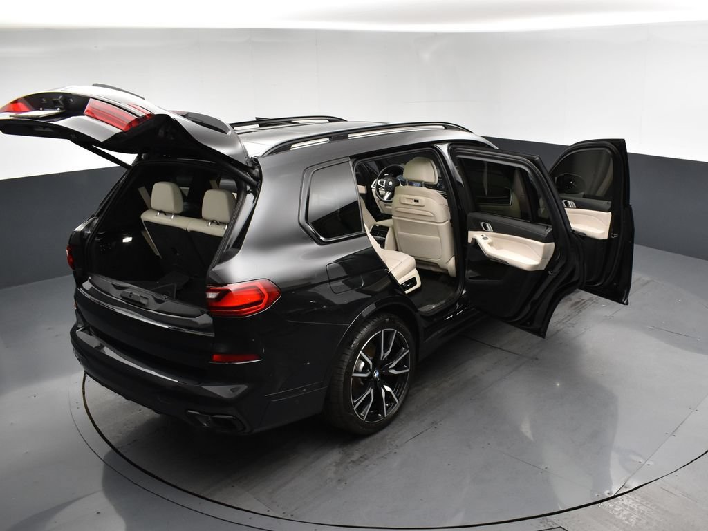 Used 2022 BMW X7 xDrive40i w/ M Sport Package AWD/4WD image 24