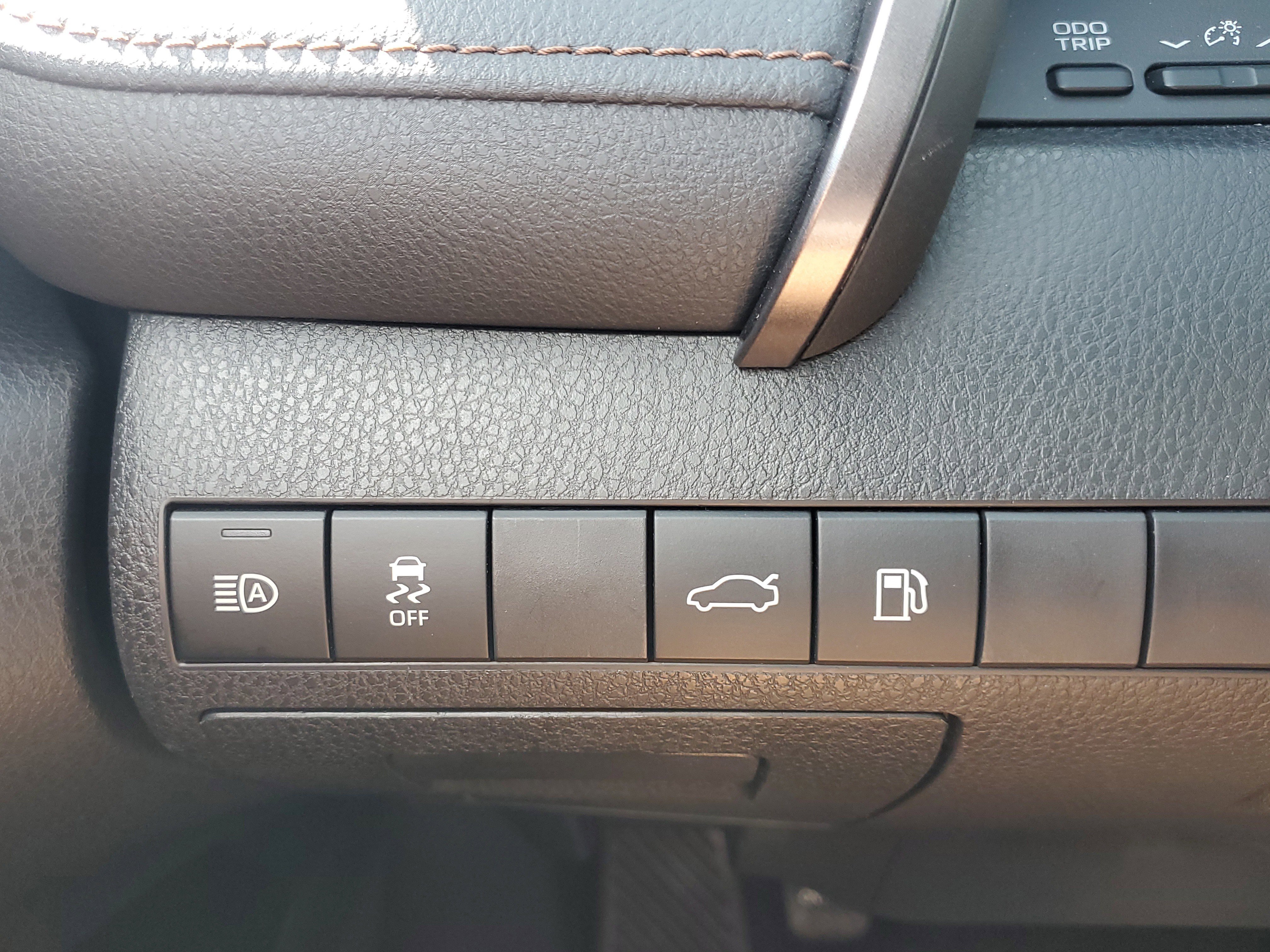 Certified 2018 Toyota Camry LE w/ Convenience Package image 20