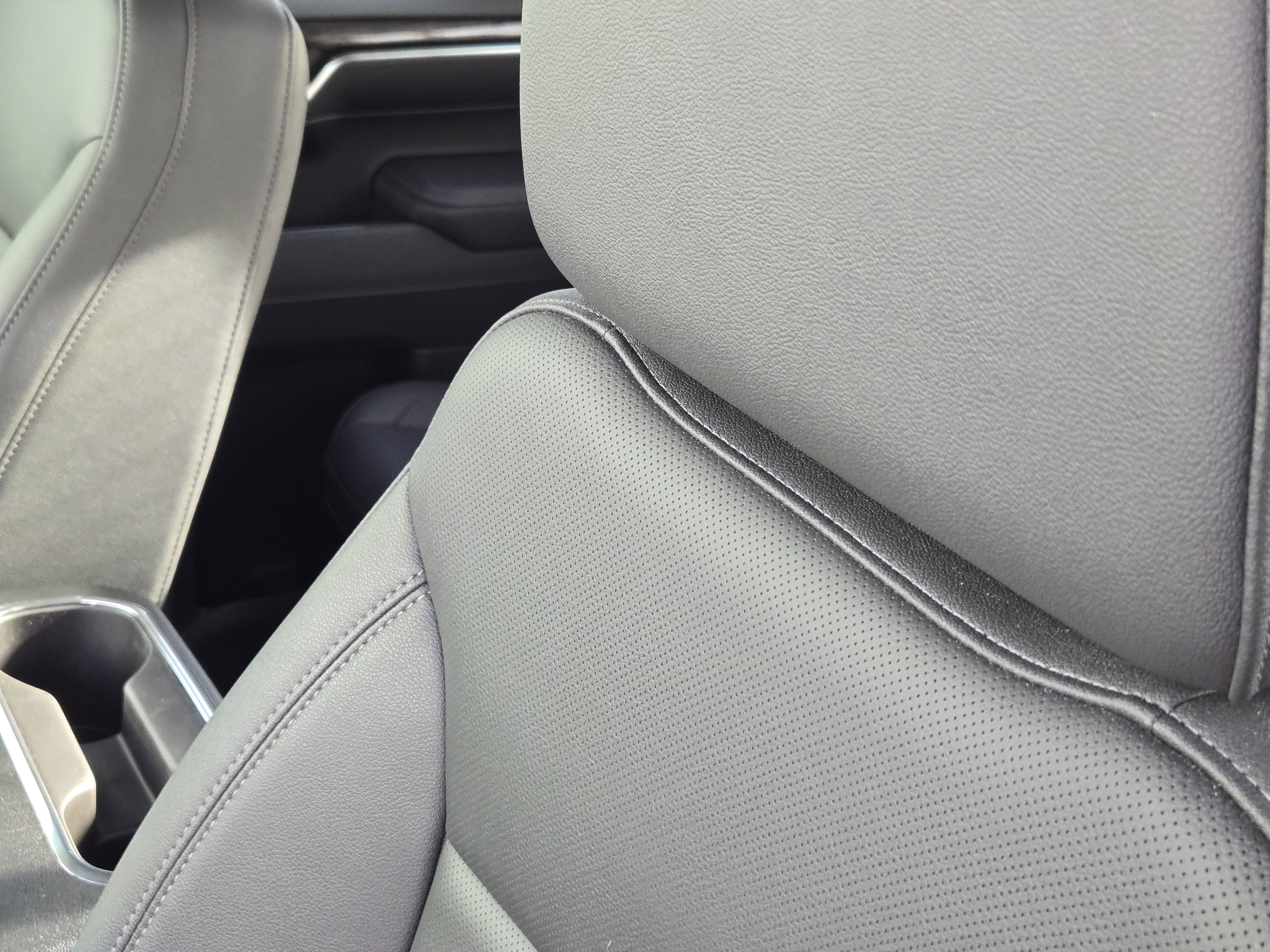 Used 2025 Chevrolet Silverado 1500 LTZ w/ LTZ Premium Package image 18