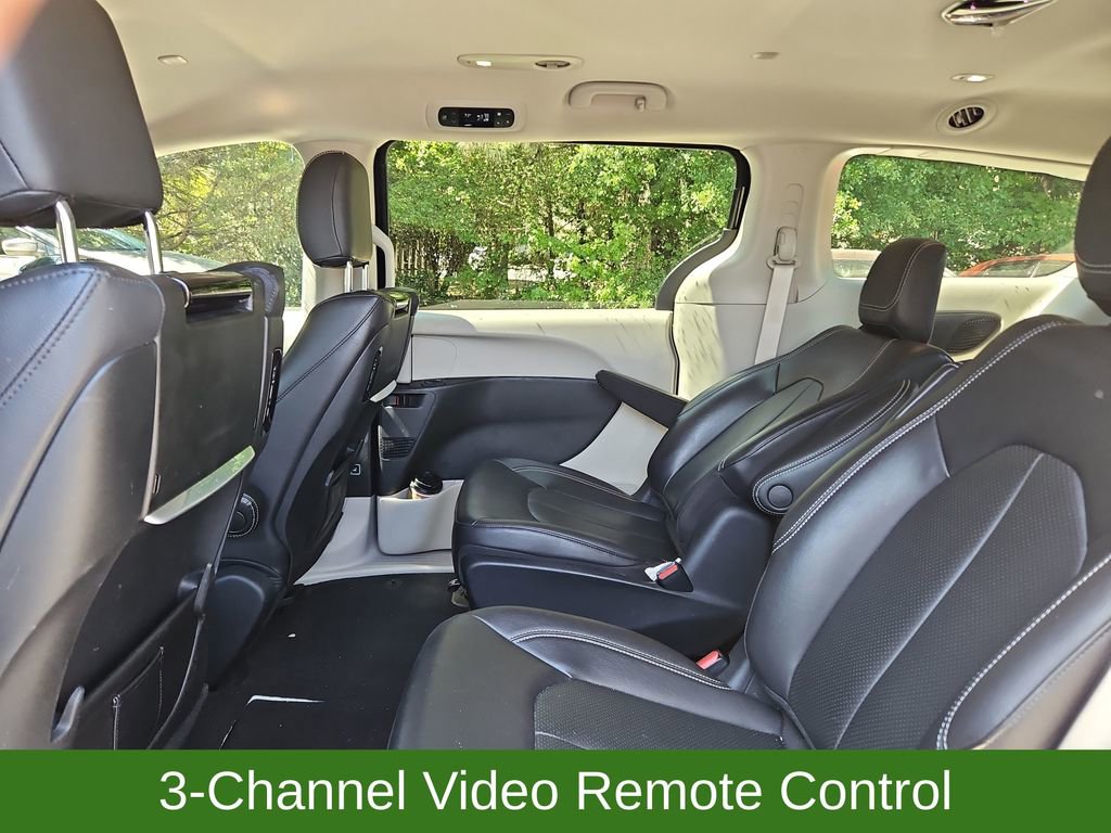 Used 2022 Chrysler Pacifica Touring-L w/ Uconnect Theater Family Group FWD image 27