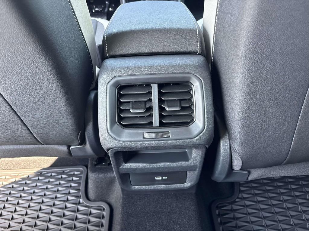 New 2025 Volkswagen Taos SE image 31