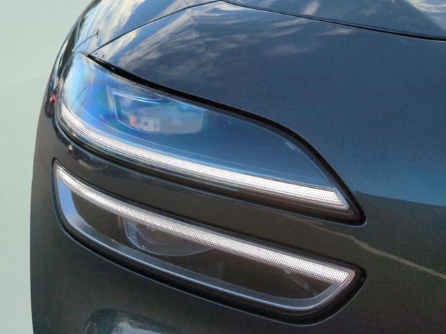 Certified 2025 Genesis G70 2.5T w/ Sport Prestige Package image 8