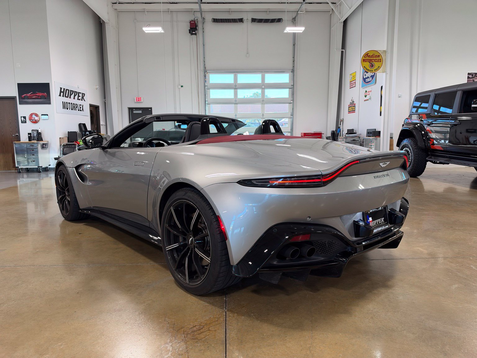 Used 2021 Aston Martin V8 Vantage Roadster RWD image 10