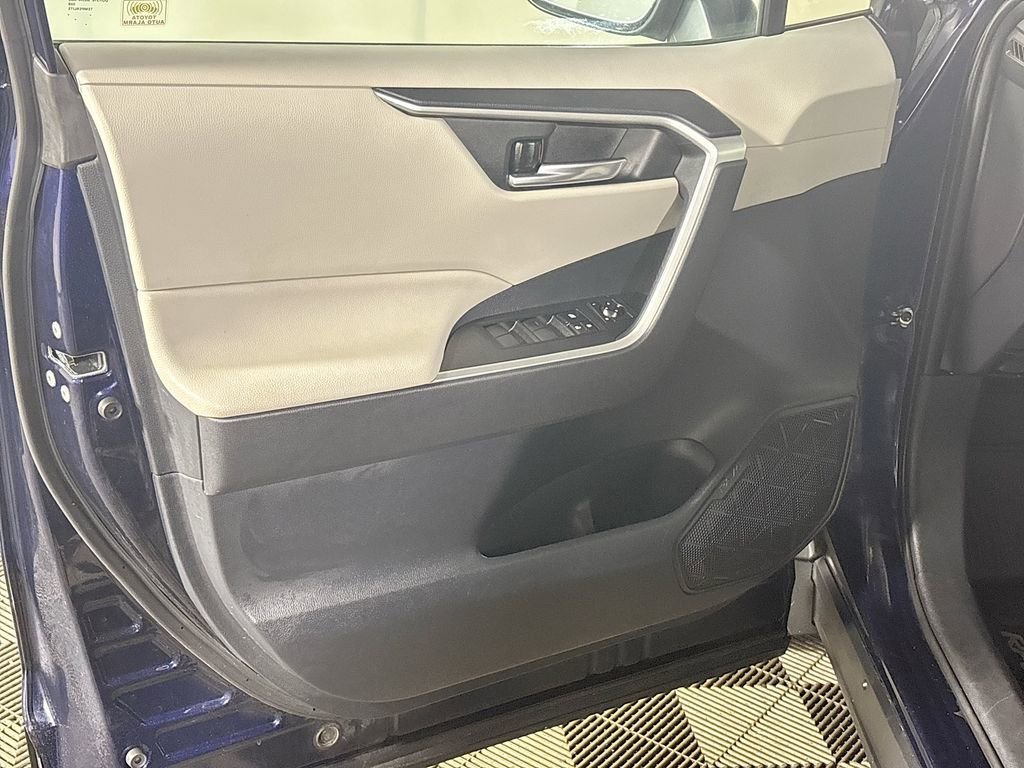 Used 2019 Toyota RAV4 XLE w/ Convenience Package image 10