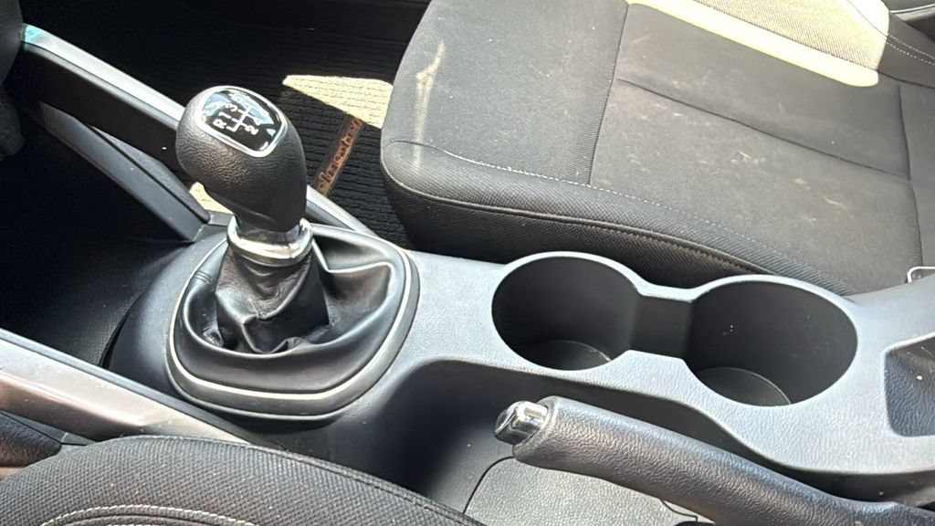 Used 2016 Hyundai Veloster FWD image 33