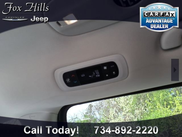 Used 2023 Chrysler Pacifica Touring-L FWD image 14