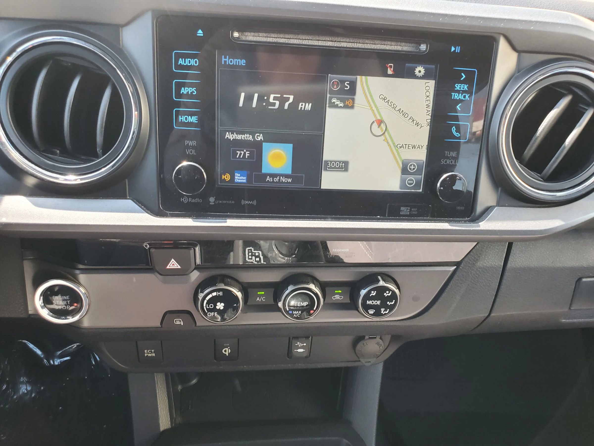 Used 2017 Toyota Tacoma TRD Sport w/ Tow Package image 31