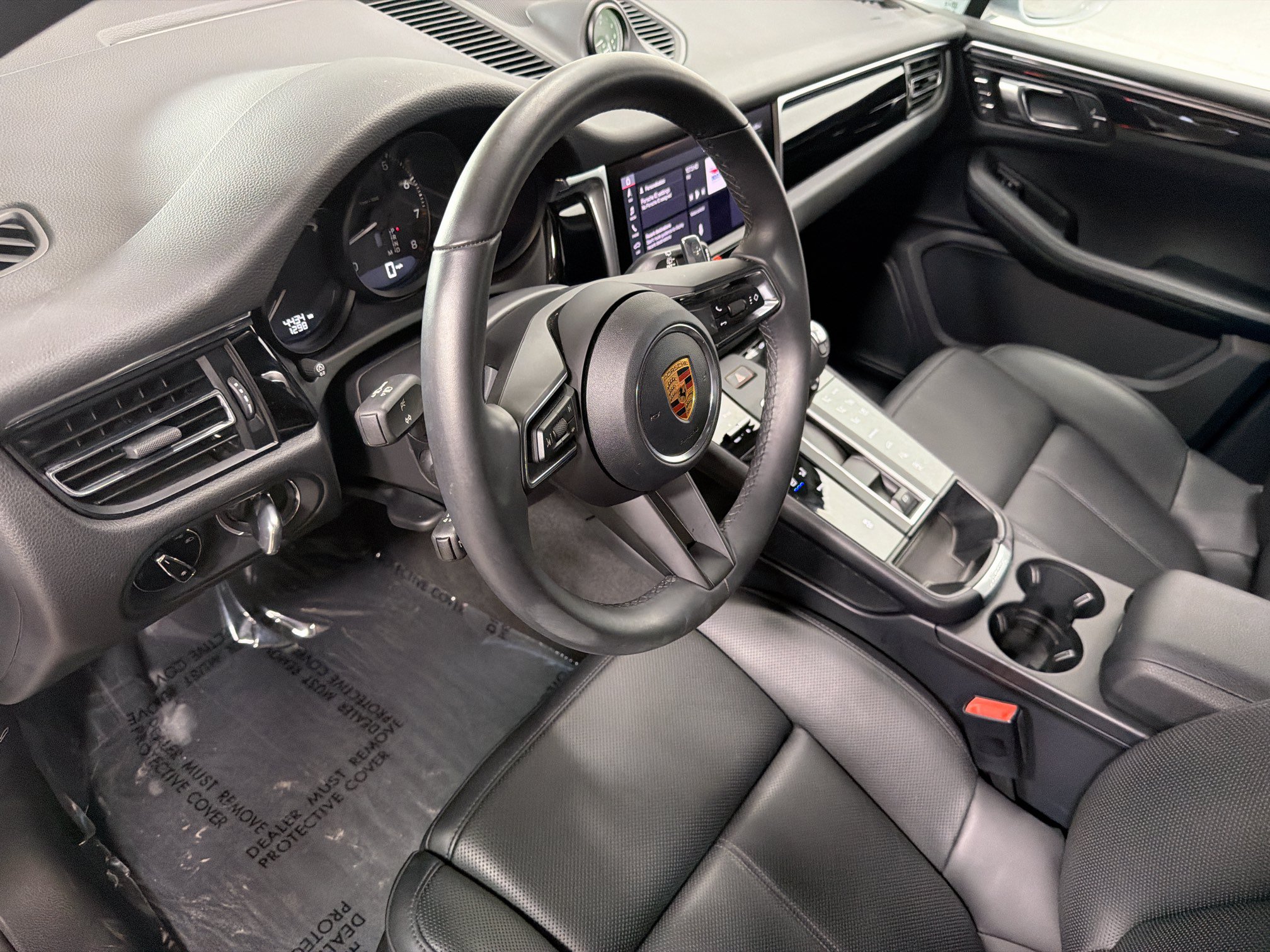 Certified 2026 Porsche Macan AWD/4WD image 4