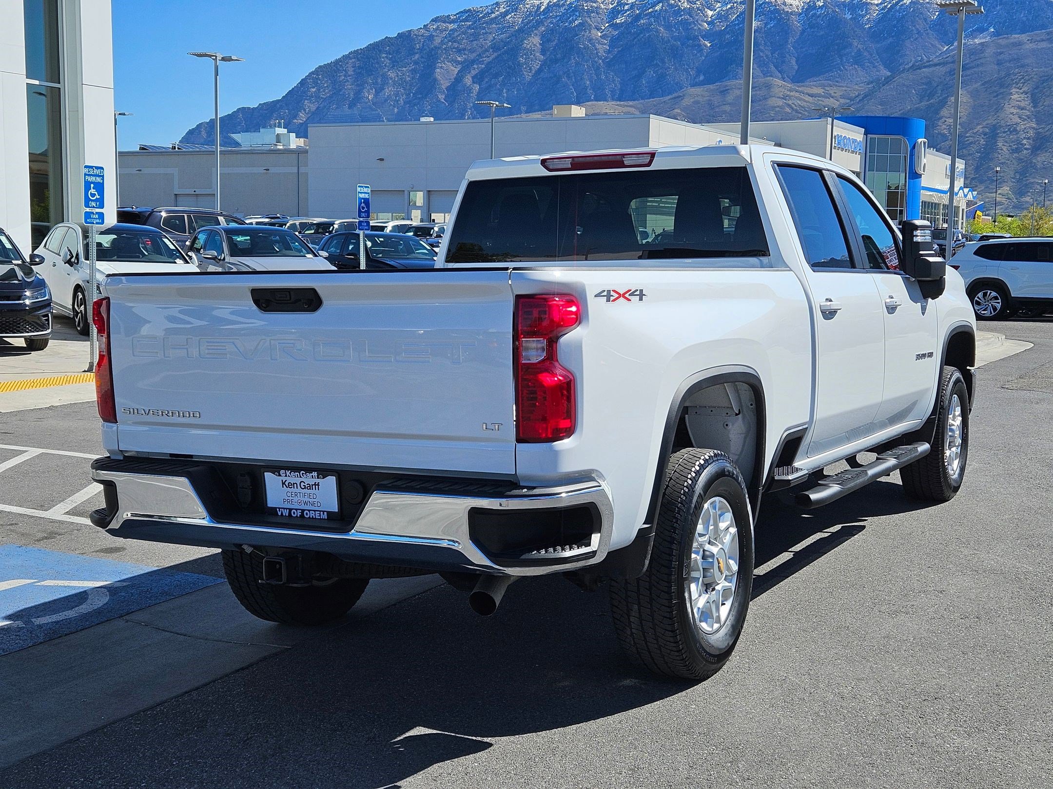 Used 2024 Chevrolet Silverado 3500 LT w/ Convenience Package image 3
