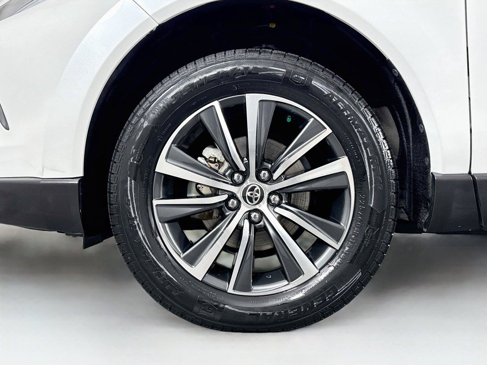 Certified 2023 Toyota Venza LE AWD/4WD image 44