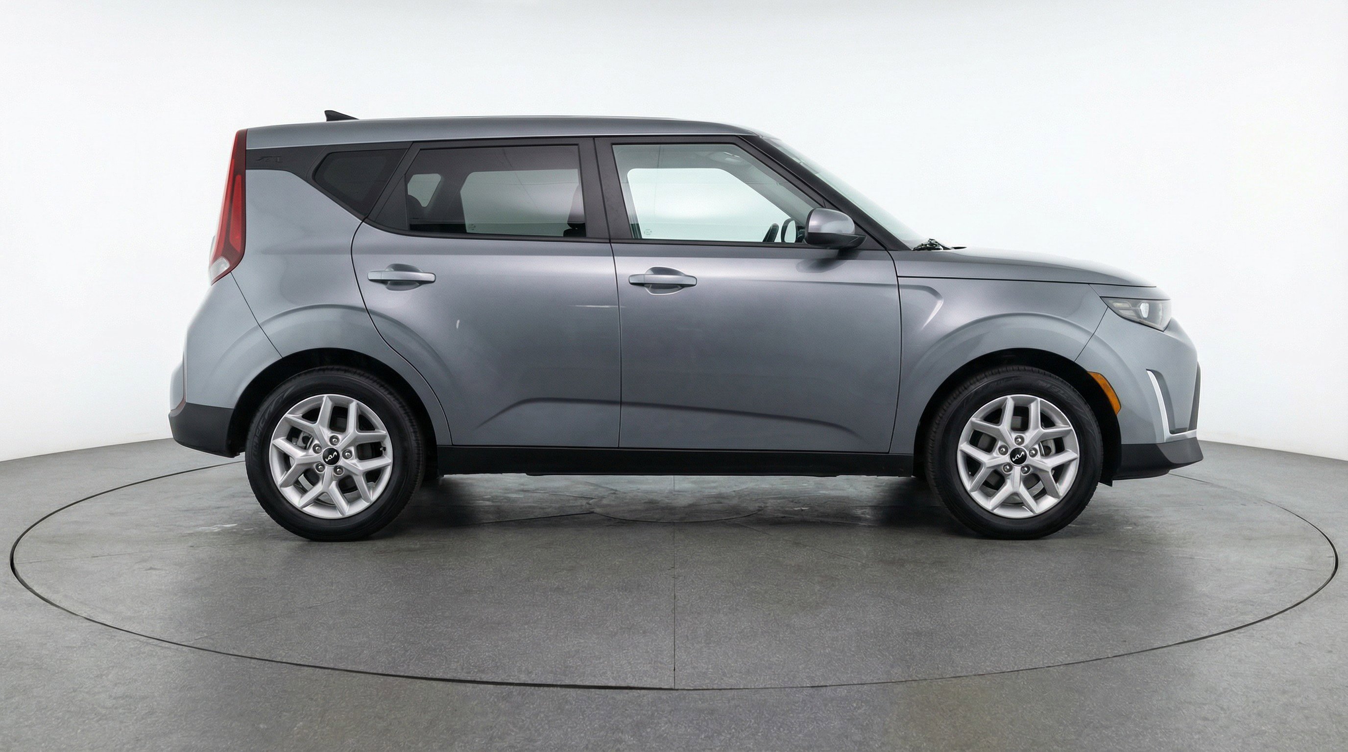 Used 2025 Kia Soul LX w/ LX Technology Package FWD image 11
