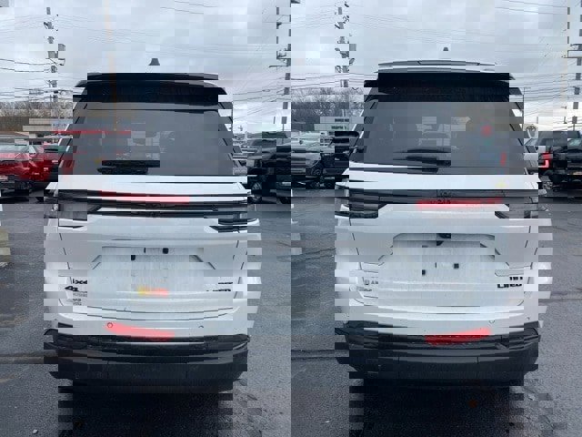 Used 2023 Jeep Grand Cherokee Limited w/ Black Appearance Package image 4