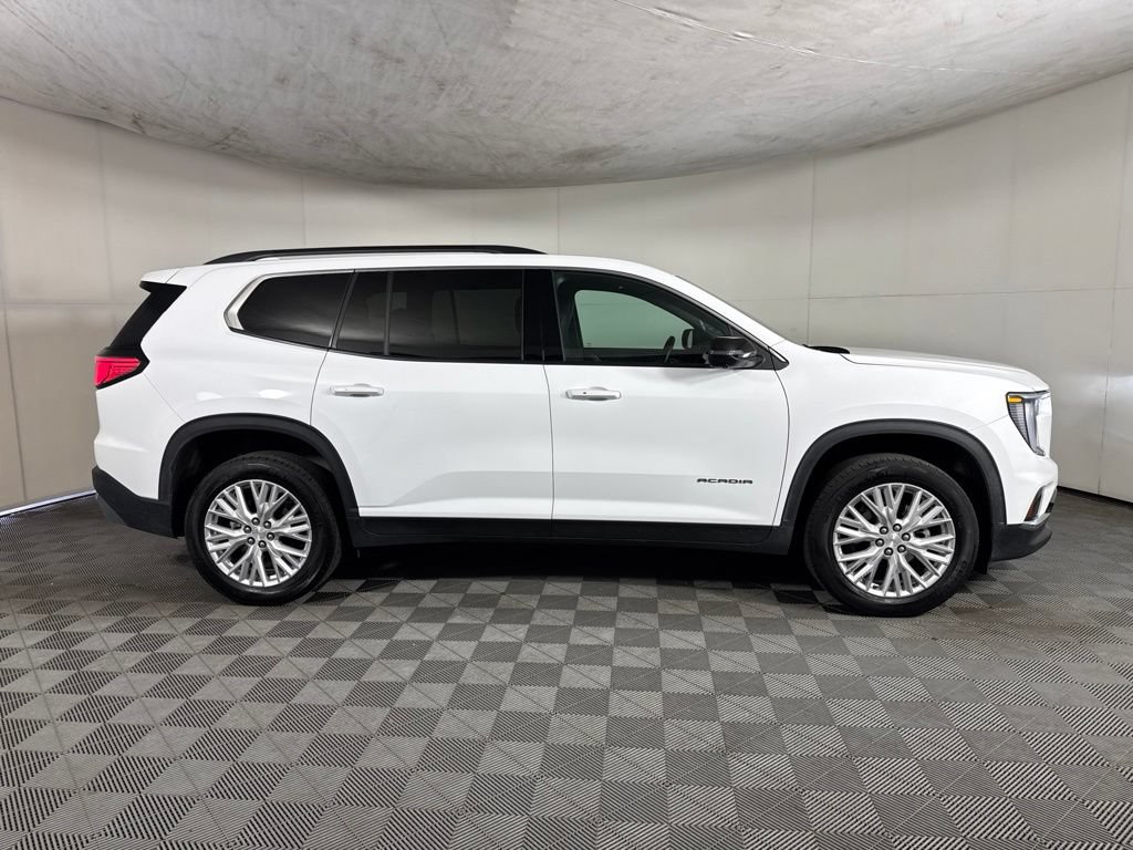 Certified 2026 GMC Acadia Elevation w/ Elevation Premium Package AWD/4WD image 8