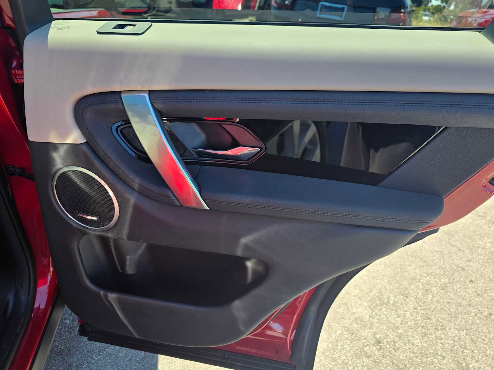 Used 2023 Land Rover Discovery Sport SE image 13