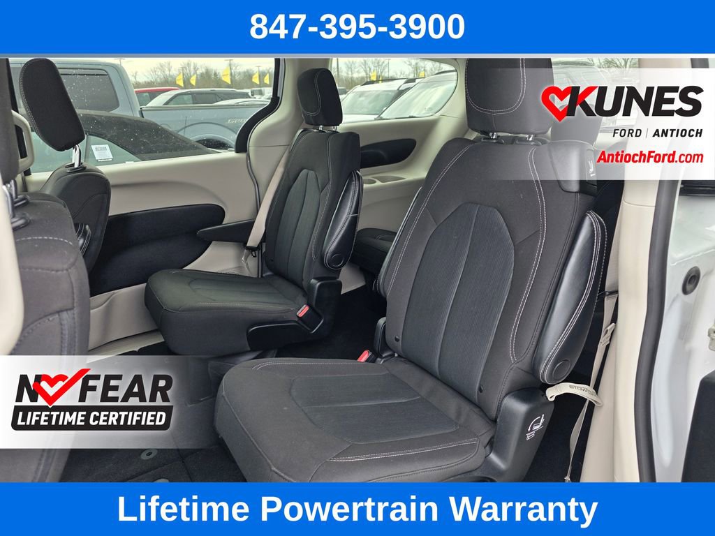 Used 2023 Chrysler Voyager LX image 20