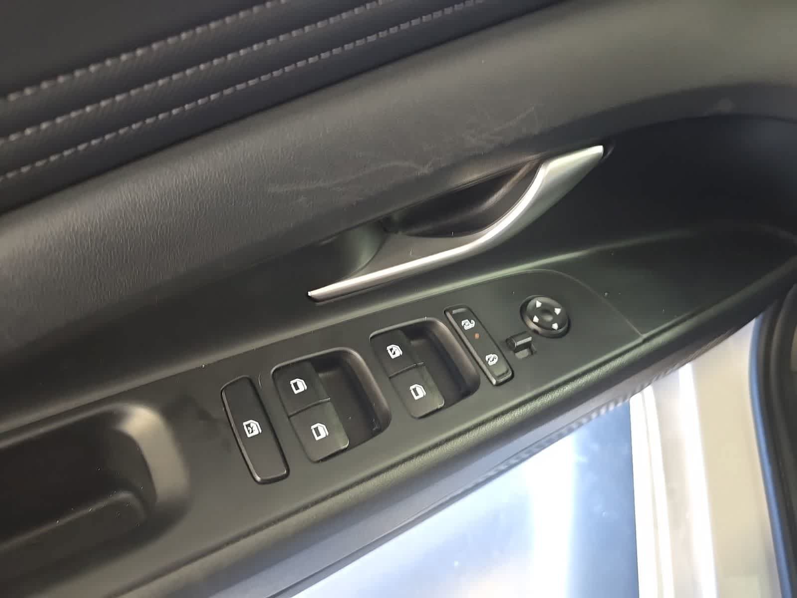 Used 2025 Hyundai Elantra Limited FWD image 18