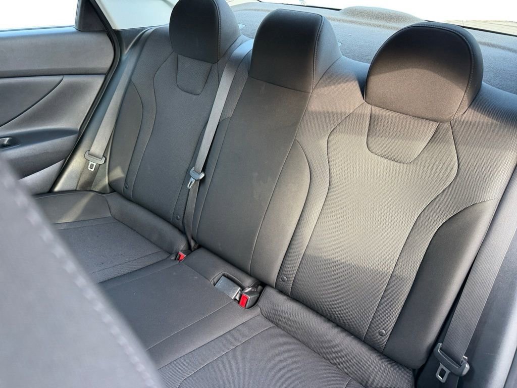 Used 2022 Hyundai Elantra SE w/ Preferred Accessory Package image 14