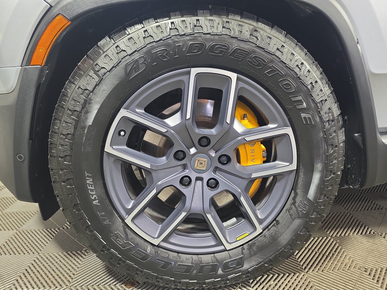 Used 2023 Rivian R1S Adventure Quad AWD/4WD image 9