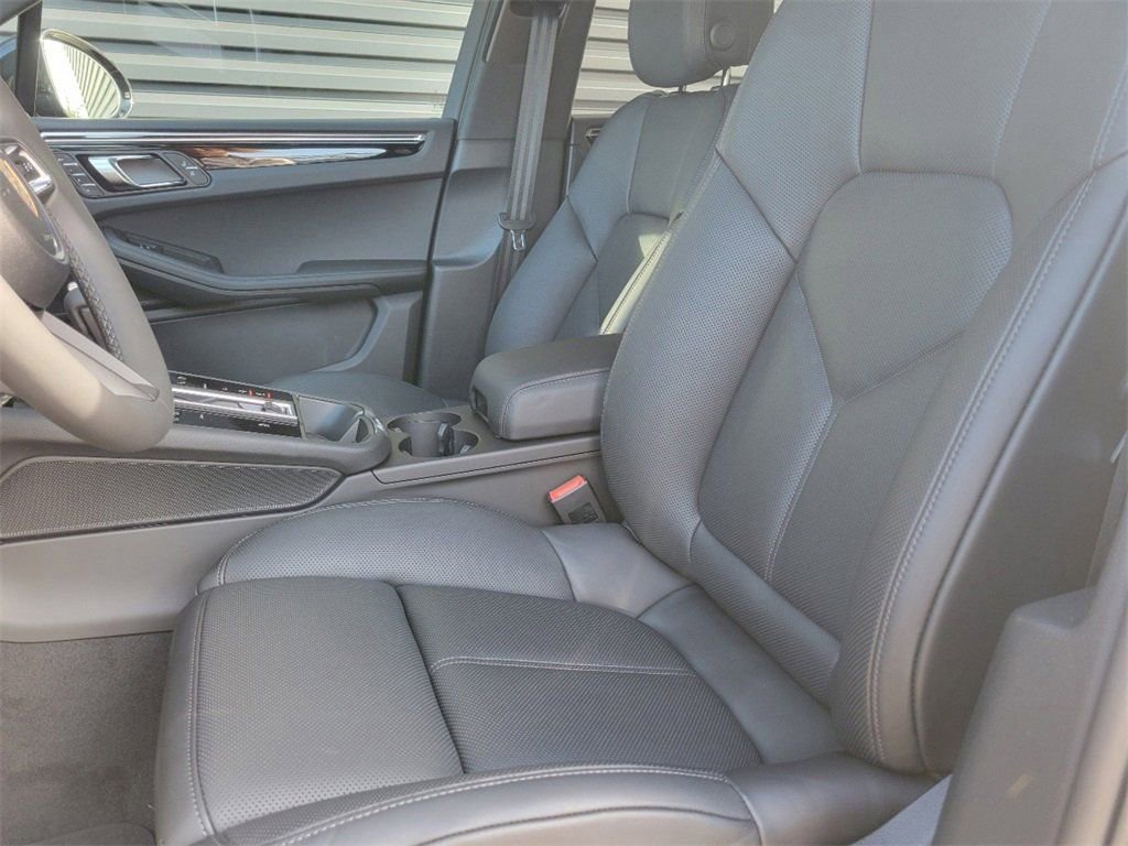 Certified 2025 Porsche Macan image 19