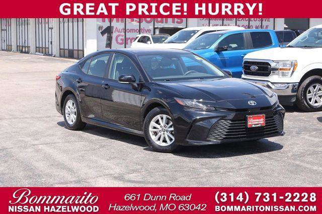 Used 2025 Toyota Camry LE FWD image 1