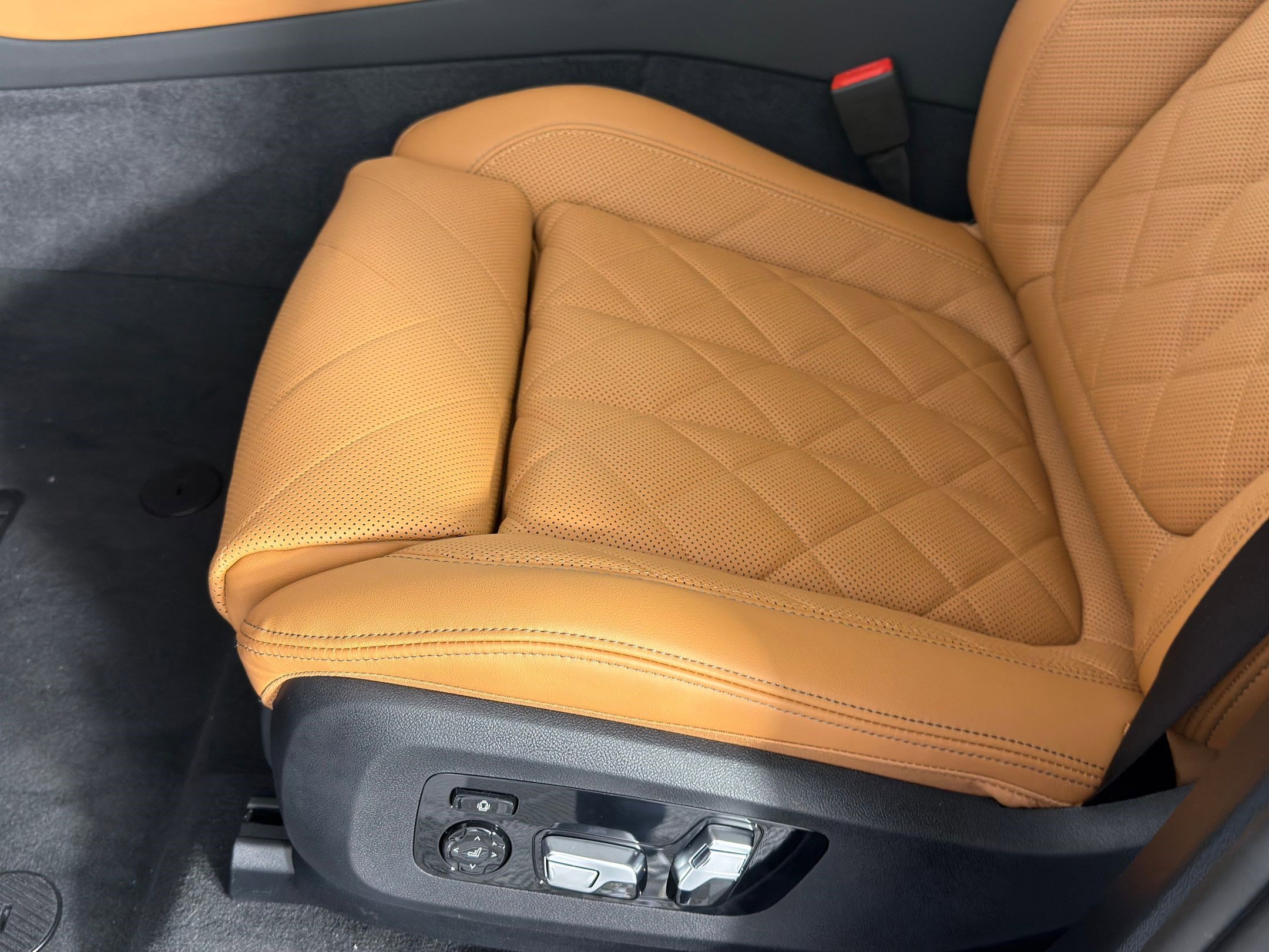 New 2026 BMW X5 xDrive50e w/ Executive Package image 13