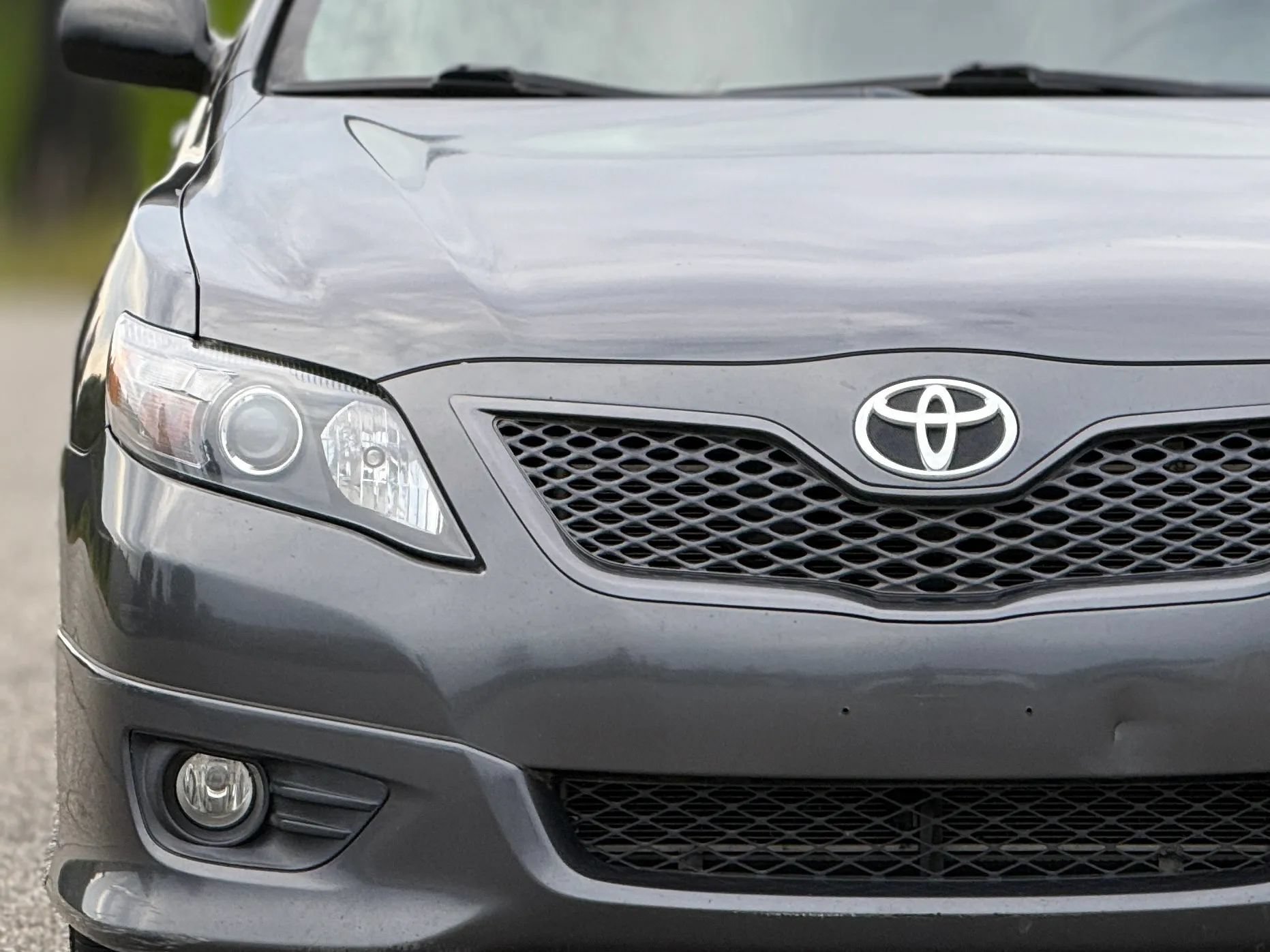 Used 2010 Toyota Camry SE FWD image 11