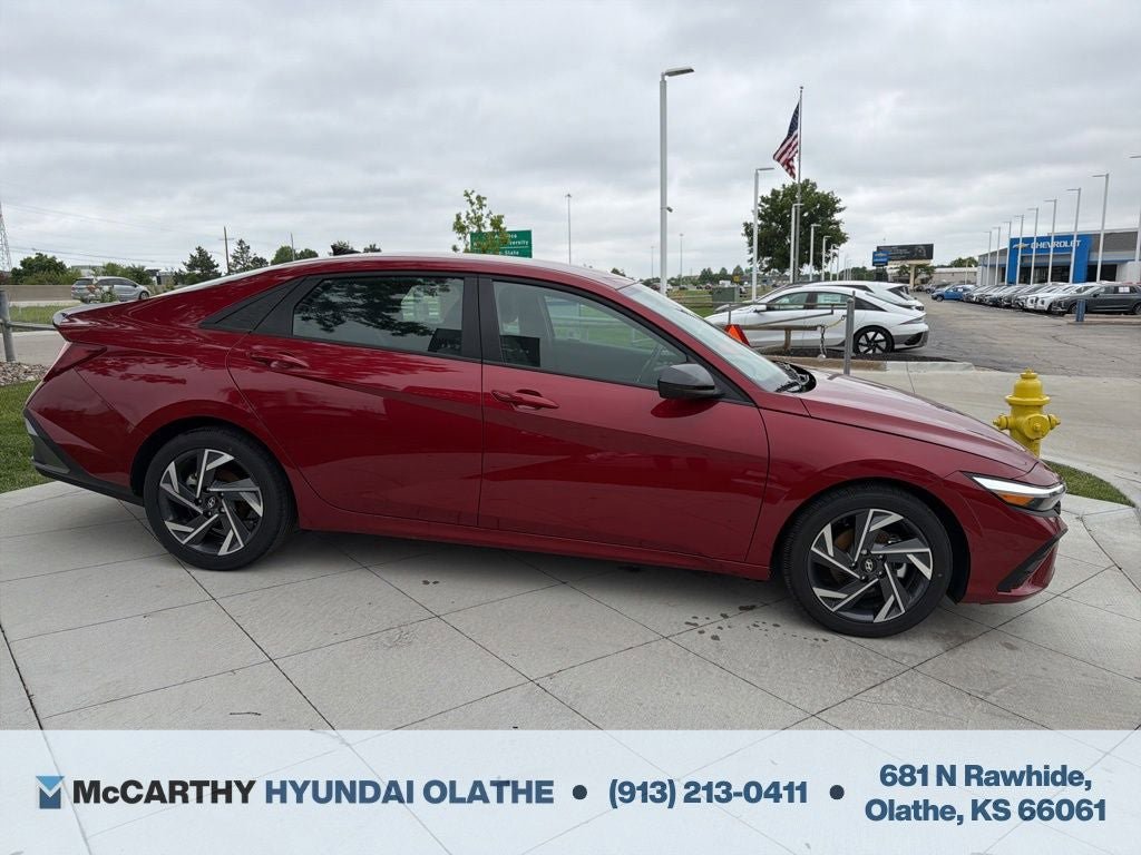 Used 2025 Hyundai Elantra Sport FWD image 14