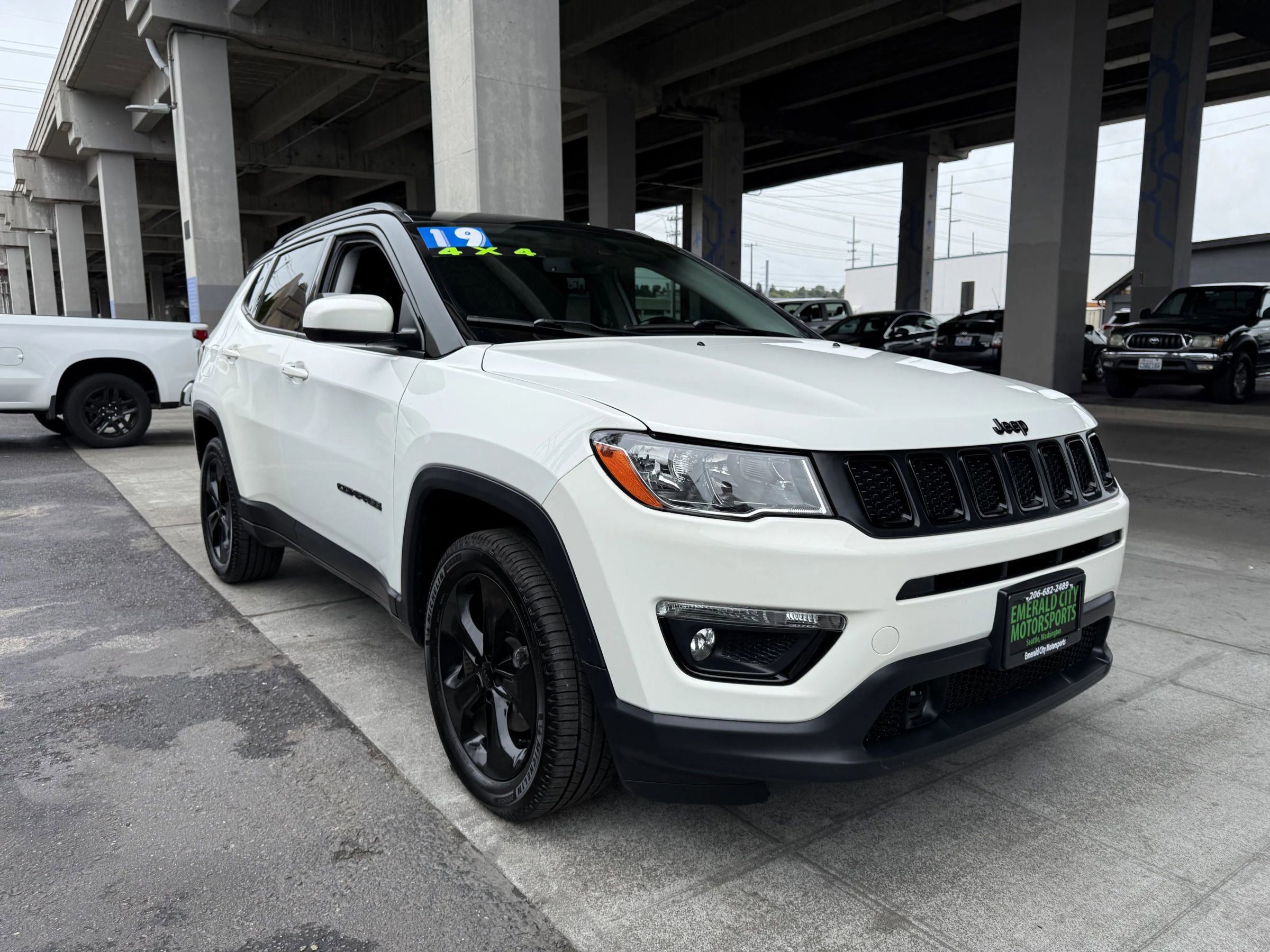 Used 2019 Jeep Compass Latitude image 3