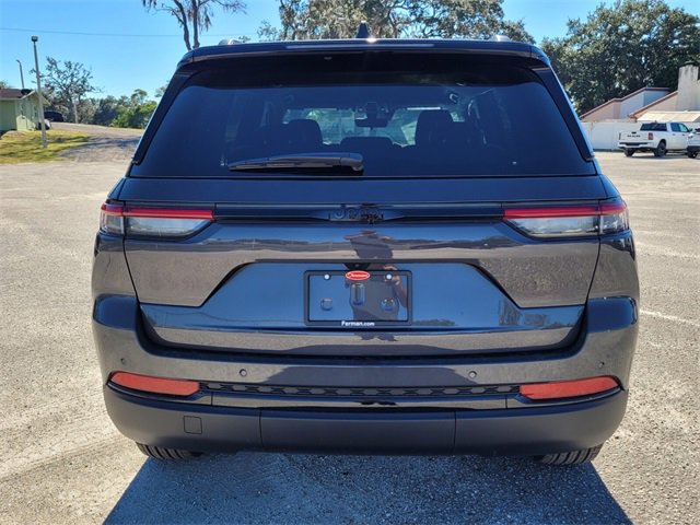 Used 2025 Jeep Grand Cherokee Altitude image 6